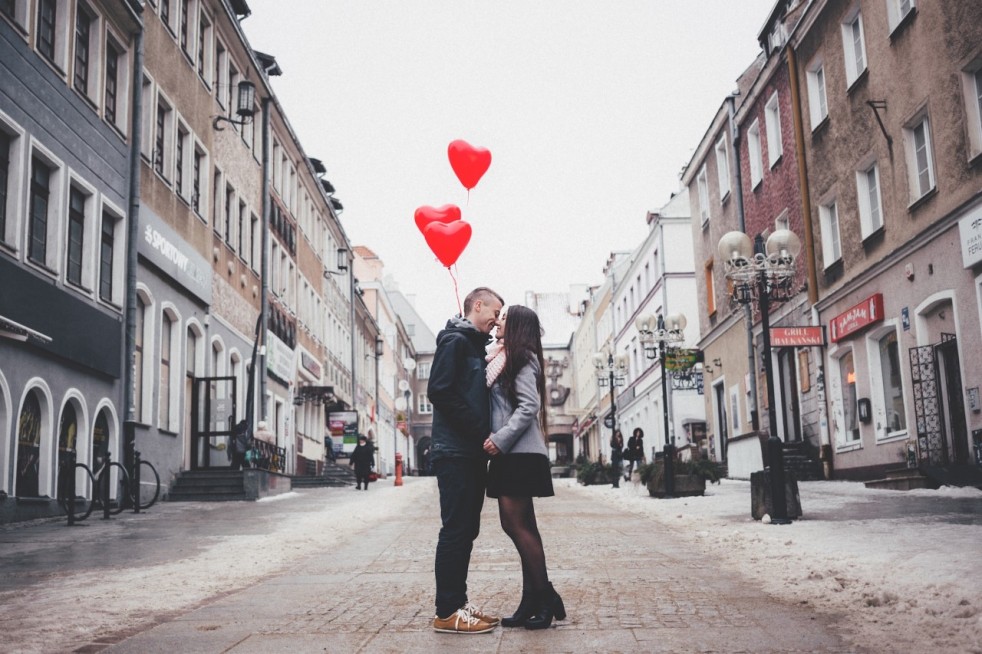 Couple kissing in the street