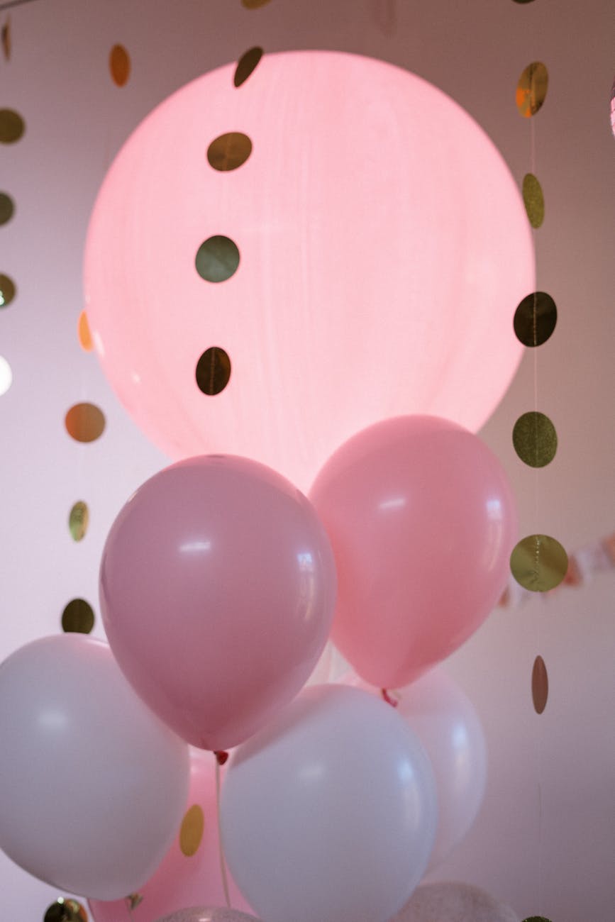 pink and white polka dot balloon